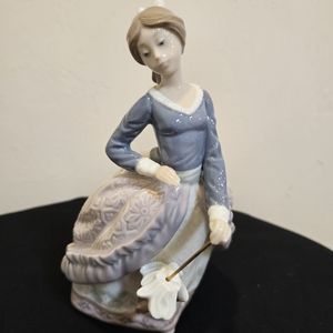 Lladro Porcelain Figurine "Evita"